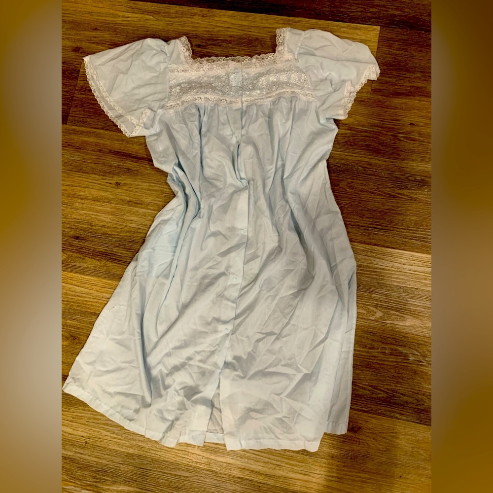 NWOT powder blue vintage 70’s  Donna snap button night gown